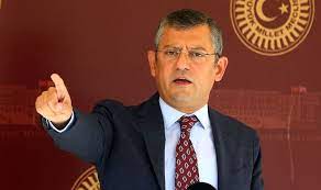 Özgür özel, 21 eylül 1971 yılında manisa'da dünyaya geldi. Ozgur Ozel Den Akp Lilerin Elestirilerine Yanit Bozuntu Kismini Geri Aliyorum Diktator Sizin Olsun