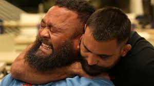 "Avec un bras ça marche": le cours d'étranglement de Benoit Saint Denis aux  joueurs du XV de France à Marcoussis