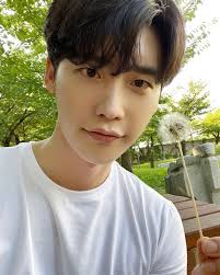 IU tiết lộ xin bạn trai Lee Jong Suk lời khuyên về diễn xuất