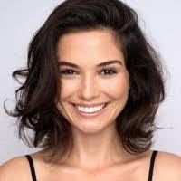 Anna Mello's Instagram, Twitter & Facebook