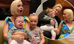 She and orlando bloom welcomed a baby girl, daisy dove bloom!!! Pregnant Katy Perry Causes Fifi Box S 10 Month Old Daughter Daisy To Scream Her Head Off Daily Mail Online