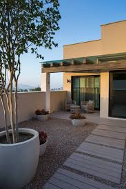 Fachada moderna con terraza / terraza en segunda planta a cielo abierto | fachadas casas. Terraza Balcones Y Terrazas Modernos De Rousseau Arquitectos Moderno Homify Techos Para Terrazas Fachadas De Casas Modernas Diseno De Terraza