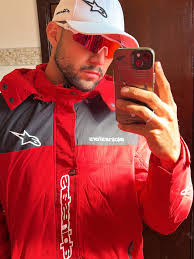 Um dia 6 qualquer … mais foi em um dia 6 qualquer que começou essa nossa  história, nossas aventuras e momentos especiais e inesquecíveis… obrigado  por estar ao meu lado eu te