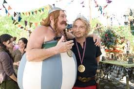 Obelix was not his only successful role, as since beginning his film career in 1967, depardieu has completed nearly 200 different films! Bild Zu Gerard Depardieu Asterix Obelix Im Auftrag Ihrer Majestat Bild Edouard Baer Gerard Depardieu Filmstarts De