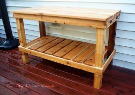 If you want to learn more about building a rustic wooden table for your greenhouse, pay attention to this project. 10 Free Potting Bench Plans For You To Diy