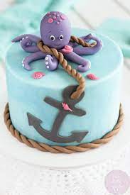 Dust your work station lightly with cornstarch, and begin by kneading the fondant like bread dough until it is smooth and pliable. Pin Auf Lebe Liebe Backe Fondant