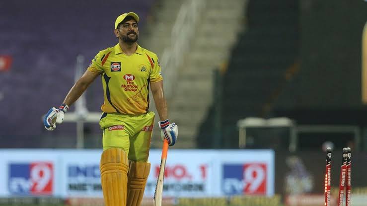 MS Dhoni receiving treatment for knee pain by local vaidya in Ranchi: Reports
