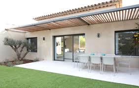 Rafflin Alu Pvc Construction Neuve Maison Contemporaine Avec Fenetre Baie Vitree Grimaud 9 Et Maison Moderne Image 63 Pergula Fachadas De Casas Casas Charmosas