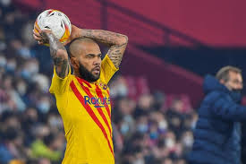 Der fc barcelona hat für die defensive gleich mehrere ablösefreie spieler an der angel. Barca To Use Option To Renew Dani Alves