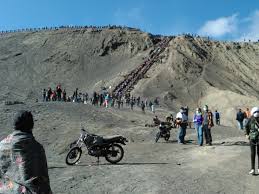 Untuk paket tour bromo yang satu ini, kamu enggak akan hanya diajak ke gunung bromo saja, tetapi cukup kebutuhan pribadi plus mungkin mi instan kalau kamu mau. Jalan Jalan Ke Gunung Bromo Catatanku