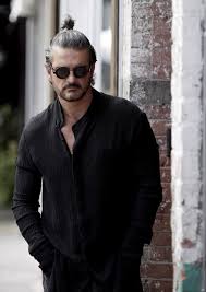 A lo largo de su carrera, arjona ha vendido aproximadamente 20 millones de álbumes a nivel mundial, convirtiéndolo en uno de los más exitosos artistas en la historia de la música latina. Ricardo Arjona Lanzara Su Disco Blanco De Manera Exclusiva Hola News