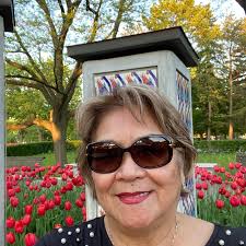 Con todo cariño Para una Reina especial! Que aunque poco la vea o hablemos,  está en mi corazón! Hoy alguien me preguntó si te conocía. Me reí y dije:  "¡Ja! ¡Qué gracioso! ¡