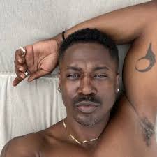 Brian Johns (@IamBrianJohns)