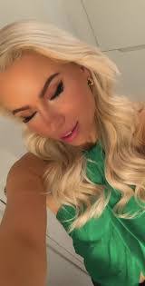 Sarah Gade's Instagram, Twitter & Facebook