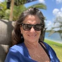 Lisa Simcox's Instagram, Twitter & Facebook