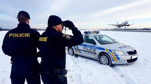 Oznámení přijímáme na lince 158. Cizinecka Policie Cr O Nas Jobs Cz