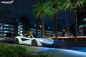 麥拉倫570s(圖取自autoblog) 麥拉倫新推超跑 570s，瞄準跑車市場龍頭老大如法拉利、藍寶堅尼、保時捷。 麥拉倫執行長 mike flewitt 向《cnbc》搶先披露新. Night Shoot Mclaren 570s Spider On Behance
