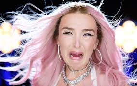 SNL's Chloe Fineman cries ugly for Maybelline