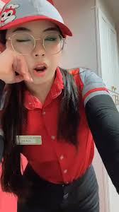 Yung na prank ka sa music ... Ang sarap naman ni ate pagmasdan.. -MASARAP