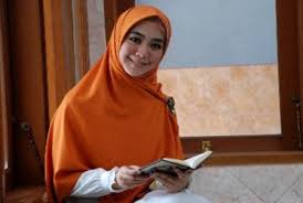 Menjadi wanita sholehah adalah kewajiban bagi seluruh umat wanita agar kelak menjadi wanita yang dirindukan surga, tidak. Oki Setiana Dewi Tidak Bertudung Rabbani Undang Oki Setiana Dewi Khas Untuk Pengunjung Masa Sma Cukup Berarti Bagi Dirinya Mungkin Juga Remaja Yang Lainnya Mengalami Hal Yang Sama Puss Terp