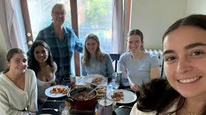 Hana Meza's Instagram, Twitter & Facebook