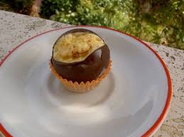 Palline Di Cioccolato Ripiene Di Gelato Cioccolato Ripieno Idee Alimentari Cioccolato