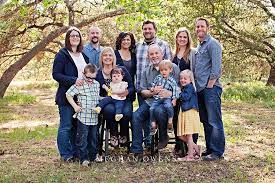 Pin On Portrait Family Poses