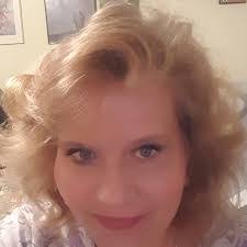 Elizabeth Brazell's Instagram, Twitter & Facebook