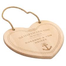 Wie viele prozente der schweizer bevölkerung leben in der stadt? Holzherz Mit Gravur Hafen Der Ehe Motiv Personalisiertes Geschenk