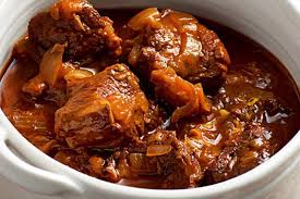 Saftgulasch Nach Wiener Art Johann Lafer Rezept Rezept Rezepte Rindsgulasch Saftgulasch