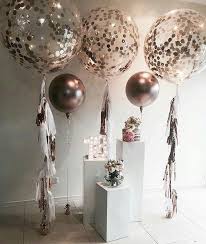 Te presentamos este bonito adorno para fiestas, muy sencillo de realizar y para usar como decoración para cumpleaños u otras celebraciones. 23 Ideas Increibles Para Decorar Con Globos Facil Y Economico Ideas De Decoracion De Cumpleanos Globos Decoracion Con Globos