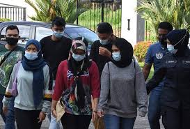 6.2 guru yang tidak hadir bekerja bukan disebabkan cuti sakit atau diarahkan menghadiri sesuatu mesyuarat, kursus dan sebagainya oleh pihak yang diluluskan, diminta memohon cuti dengan borang cuti yang disediakan. Tiga Pekerja Kilang Dihukum Penjara Guna Sijil Cuti Palsu Astro Awani
