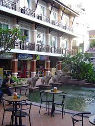 The famous temples of wat phra kaew and wat pho, as well as the emerald. Pin On Thailand