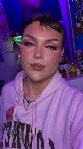 Damien Lawrence's Instagram, Twitter & Facebook