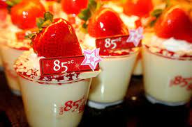 Strawberry White Chocolate Cups 85 C Bakery Cafe Lisaptran Bakery Cafe White Chocolate Cups Bakery