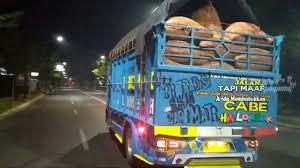 Saiful fadli (41), sopir truk maut yang menabrak tiga warga hingga tewas sudah ditetapkan sebagai tersangka. Duet Oleng Pasukan Truk Madura Ganas Guys By Cctv Tanglok Raya