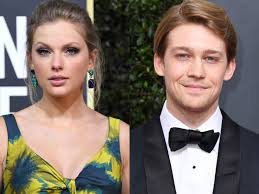 After she released 'lover', which heavily hinted at marriage in its lyrics, taylor continued to have fans zooming. Watch The Moment Taylor Swift Kissed Joe Alwyn At The Nme Awards