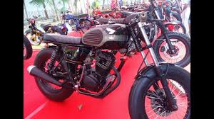 Selain itu mb buatkan juga yang streetfighter sejati.biar gak kalah dengan adiknya yang semoga jadi inspirasi modif untuk motor agan agan sekalian dan bisa dijadikan isi waktu agan yang lagi puasa nunggu maghrib.hehe…. Modifikasi Motor Terbaru 2021