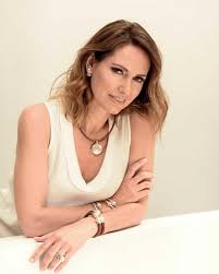 Loura, a atriz partilhou divertidas imagens. Sic Mulher Fernanda Serrano Para A Filha Laura Tens Nocao De Que Nunca Mais Te Vou Conseguir Proteger Desta Exposicao