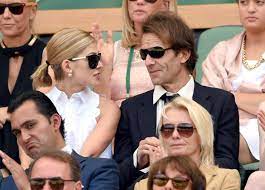 She is good friends with chelsea clinton, daughter of former u.s moreover, both rosamund and chelsea are of the same height (approx.) and are the only children of their. Who Is Rosamund Pike S Partner And Do They Have Children