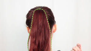 Voilà pour les novices comment faire un chignon haut, la méthode très facile à faire par soi même en utilisant juste un élastique à cheveux et si besoin un brosse à cheveux certaines femmes n'ont pas une masse de cheveux suffisante pour faire un gros chignon, alors une solution simple est le donut. 4 Manieres De Faire Un Chignon Haut Wikihow
