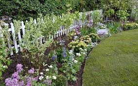Love Your Garden How To Get The New England American Look David Domoney Garden Shrubs Vegetable Garden Planning Garden Planning