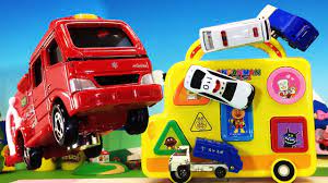 はたらくくるま ようちえんバスにのってみるよ 何台乗ったかな ゴミ収集車 パトカー 消防車 救急車 おもちゃ アニメ パトカー はたらくくるま 消防車