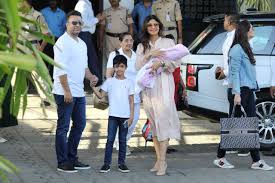 Shilpa shetty married businessman raj kundra in 2009. Shilpa Shetty And Raj Kundra Bring Baby Girl Samisha Home See Pics Indiatoday
