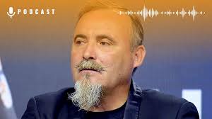 El comediante paul vásquez reveló que en su adolescencia fue víctima de abuso sexual por parte de un vecino del barrio donde vivía. El Flaco Se Lucio Ayudando A Manifestantes Durante Las Marchas