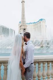 Elope In Las Vegas In 2020 Las Vegas Wedding Packages Las Vegas Wedding Photos Las Vegas Wedding Photography