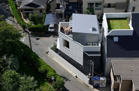 That's mostly because of the topography.the house sits on a triangular site which is not only small but oddly shaped and barely suited for a family home. Against All Odd Shapes 12 Homes Tailored To Tiny Difficult Plots Urbanist