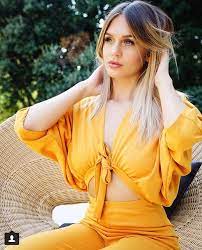 Photographer digital retoucheremail protected.найти все фотографии, stories из instagram и другие медиа у camfroment camille froment. Source Instagram Camillefroment Le Camille Froment Les Marseillais Facebook