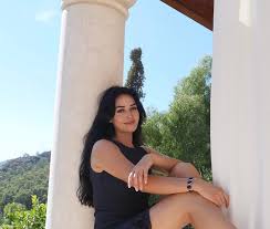 Esra Bilgic - Free pics, galleries & more at Babepedia