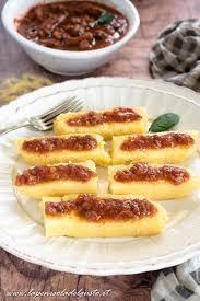 Aggiungere l'agnello tagliato a pezzi, sale e pepe, facendo rosolare la carne per un'ora circa, rigirandola ogni tanto. Polenta Le Dosi Perfette Per Tutti I Tipi Di Polenta